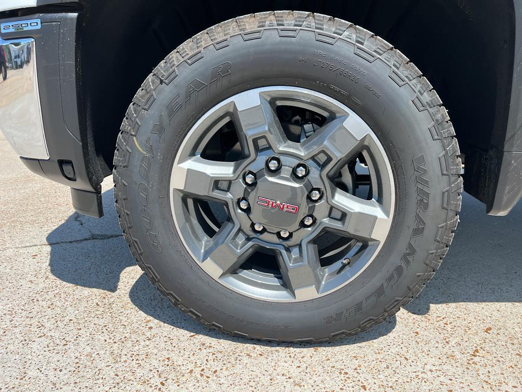new 2025 GMC Sierra 2500 car, priced at $80,365