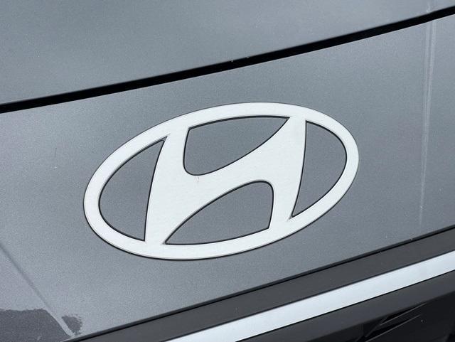 new 2024 Hyundai Elantra car, priced at $23,033