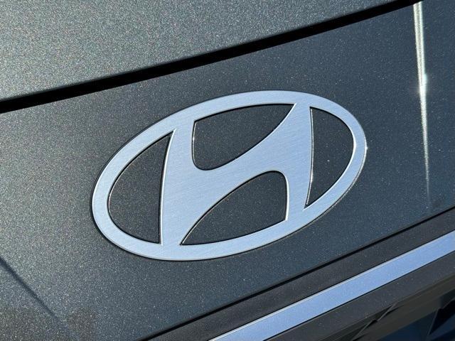 new 2024 Hyundai Elantra car, priced at $22,054