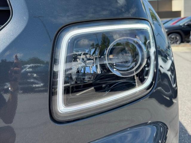 used 2025 Hyundai Venue car, priced at $23,994