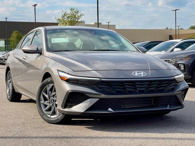 new 2024 Hyundai Elantra car, priced at $23,277