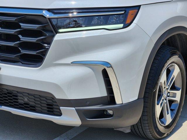 used 2025 Honda Pilot car, priced at $43,900