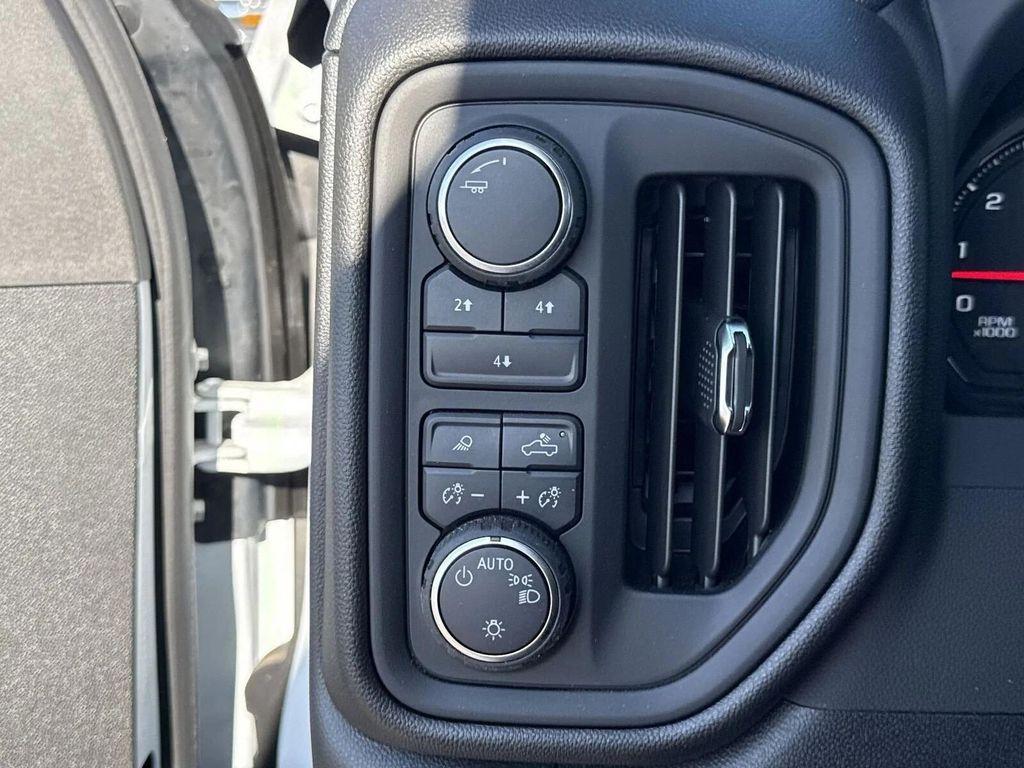 new 2025 Chevrolet Silverado 2500 car, priced at $49,300
