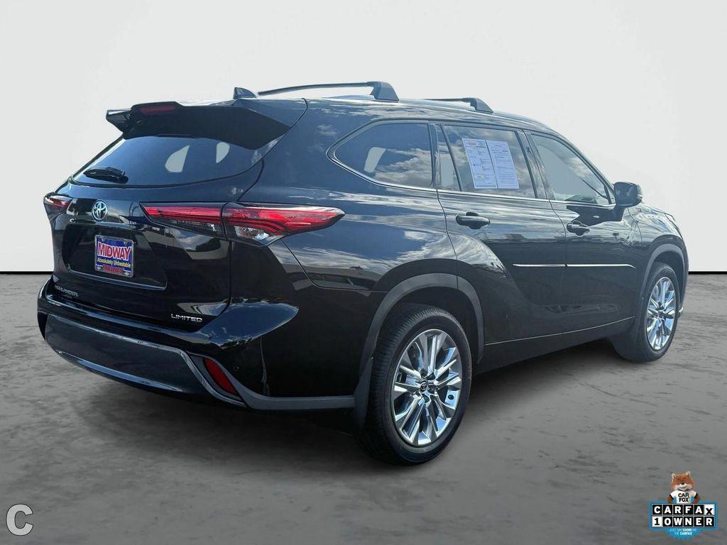 used 2023 Toyota Highlander car, priced at $27,900