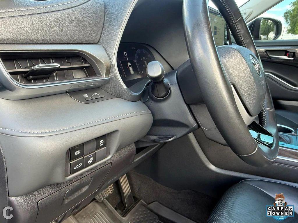 used 2023 Toyota Highlander car, priced at $27,900