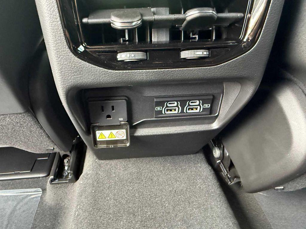 new 2025 Jeep Grand Cherokee car, priced at $41,137