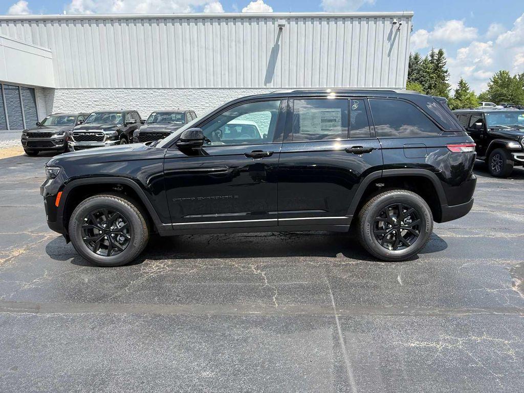 new 2025 Jeep Grand Cherokee car, priced at $41,137