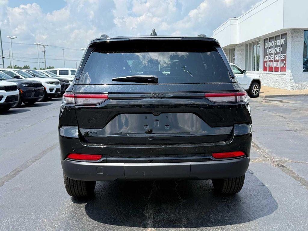 new 2025 Jeep Grand Cherokee car, priced at $41,137