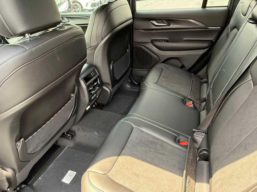 new 2025 Jeep Grand Cherokee car, priced at $41,137
