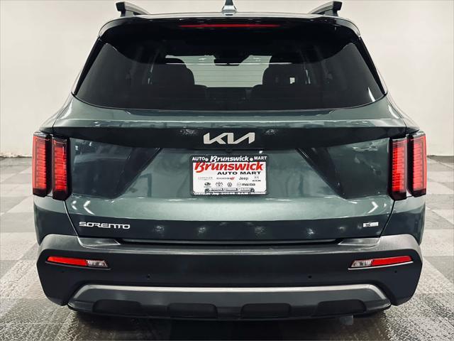 used 2023 Kia Sorento car, priced at $25,939