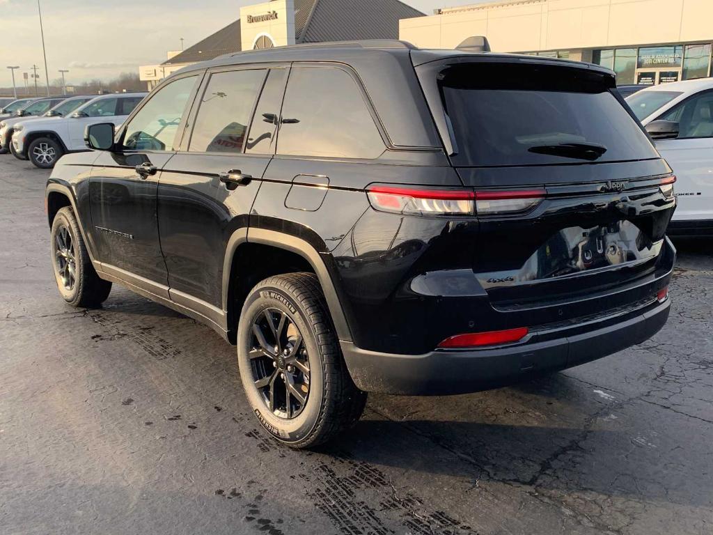 new 2025 Jeep Grand Cherokee car, priced at $43,402