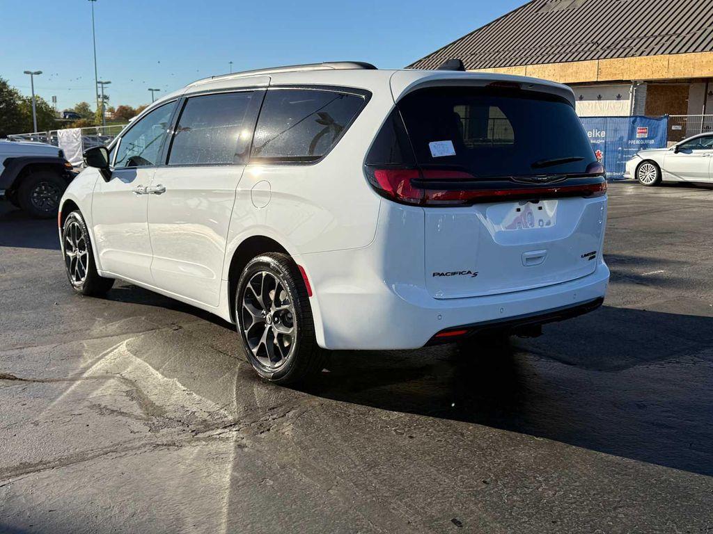 new 2026 Chrysler Pacifica car, priced at $55,006