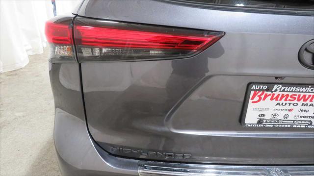 used 2022 Toyota Highlander car, priced at $40,955