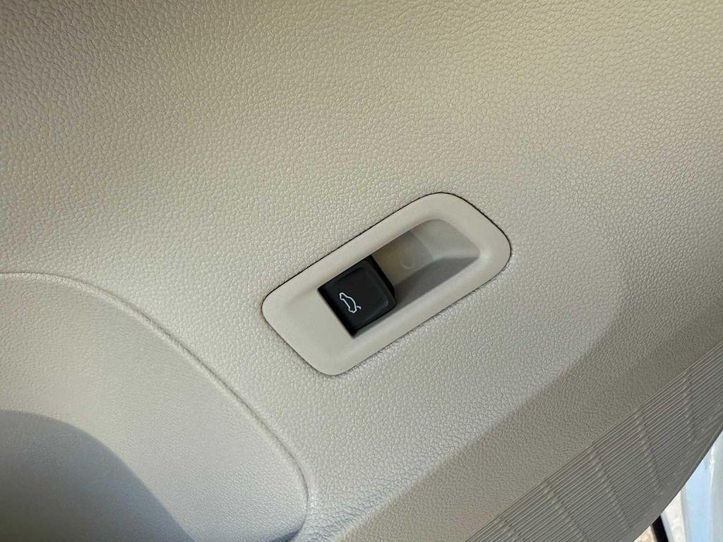 new 2026 Volkswagen Atlas car, priced at $51,022