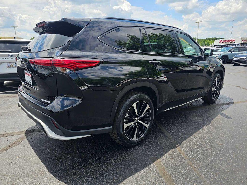 used 2022 Toyota Highlander car, priced at $42,310