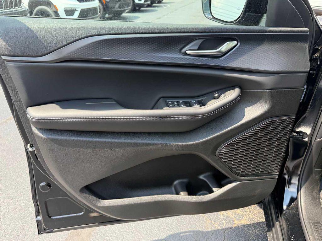 new 2025 Jeep Grand Cherokee L car, priced at $45,550