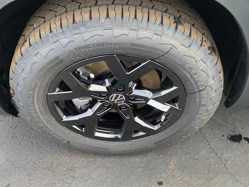 new 2025 Volkswagen Atlas car, priced at $48,951