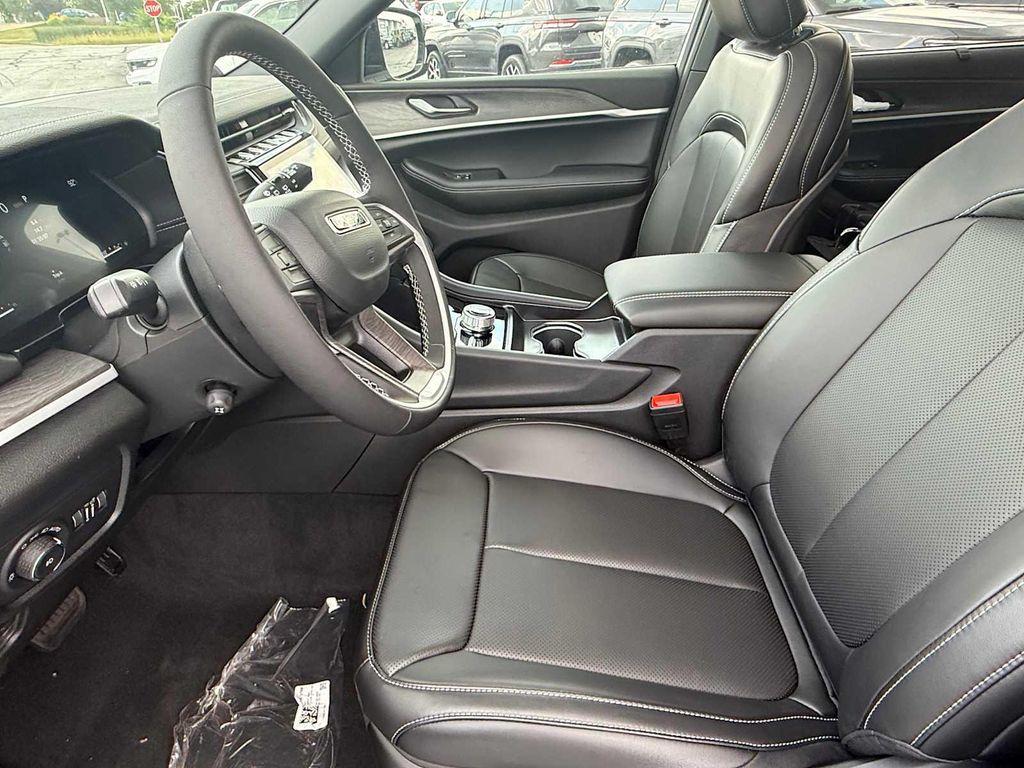 new 2025 Jeep Grand Cherokee car, priced at $45,596