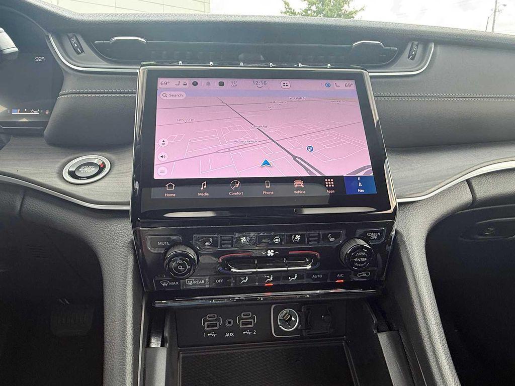 new 2025 Jeep Grand Cherokee car, priced at $45,596