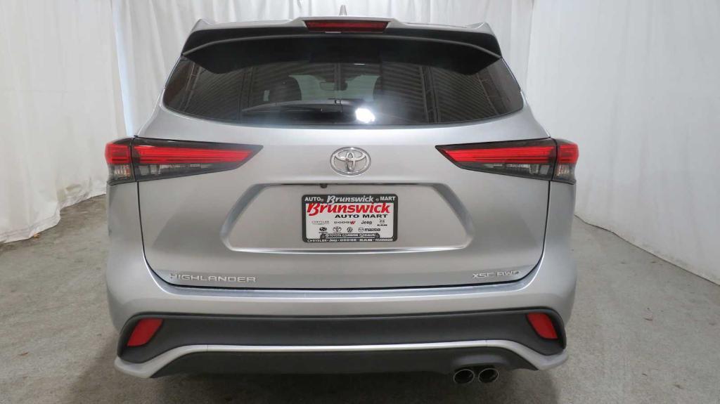 used 2022 Toyota Highlander car, priced at $41,697