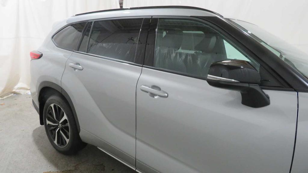 used 2022 Toyota Highlander car, priced at $41,697