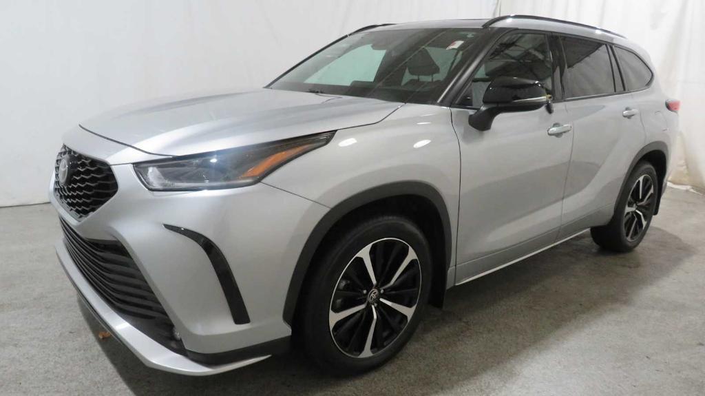 used 2022 Toyota Highlander car, priced at $41,697