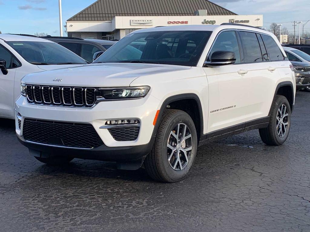 new 2025 Jeep Grand Cherokee car, priced at $44,025