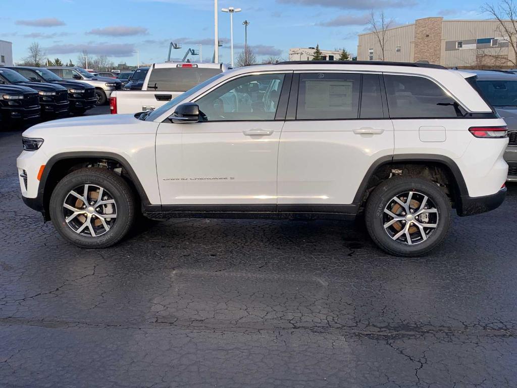 new 2025 Jeep Grand Cherokee car, priced at $44,025