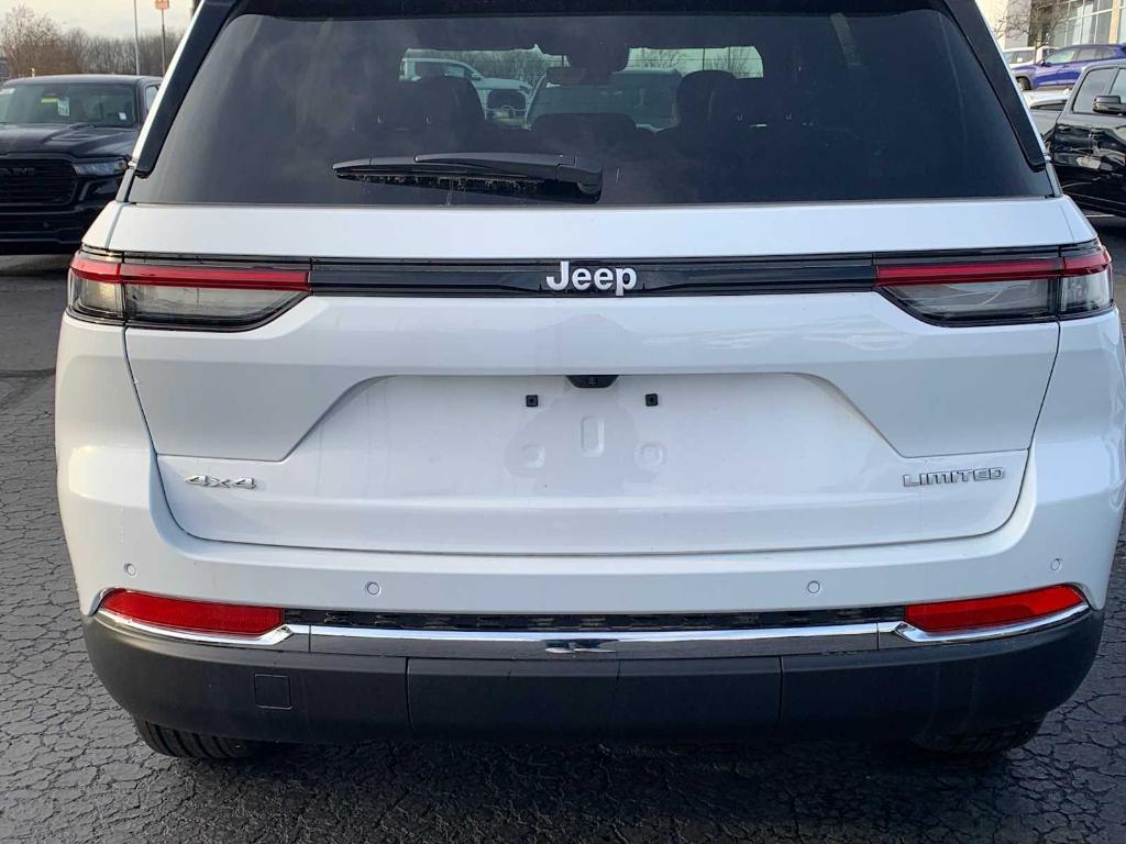 new 2025 Jeep Grand Cherokee car, priced at $44,025