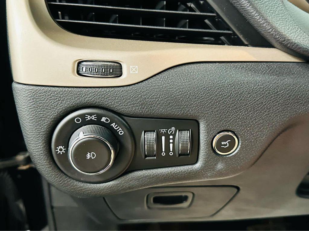 used 2015 Jeep Cherokee car, priced at $15,998