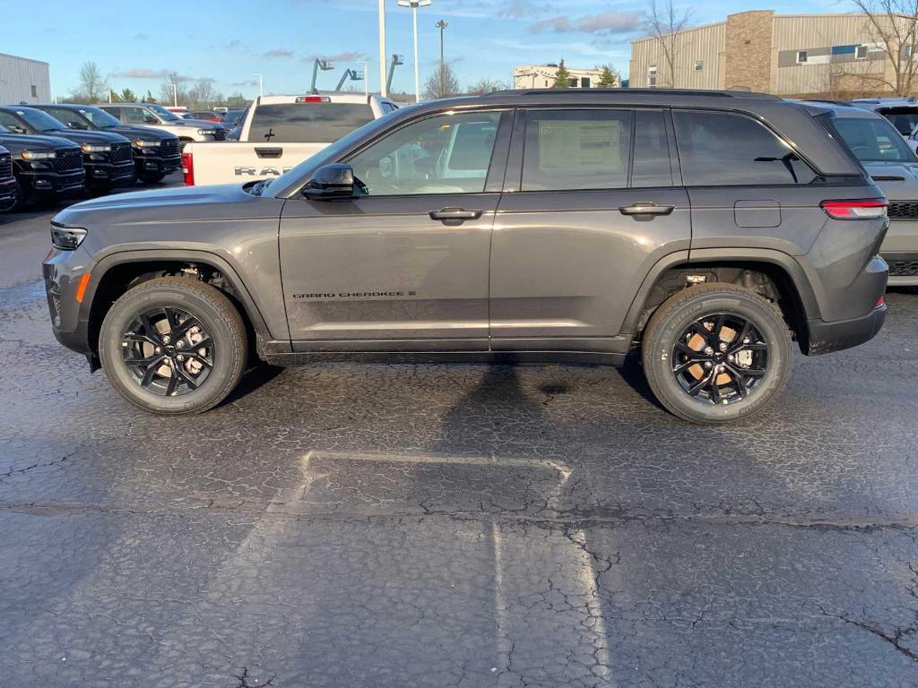 new 2025 Jeep Grand Cherokee car, priced at $43,402