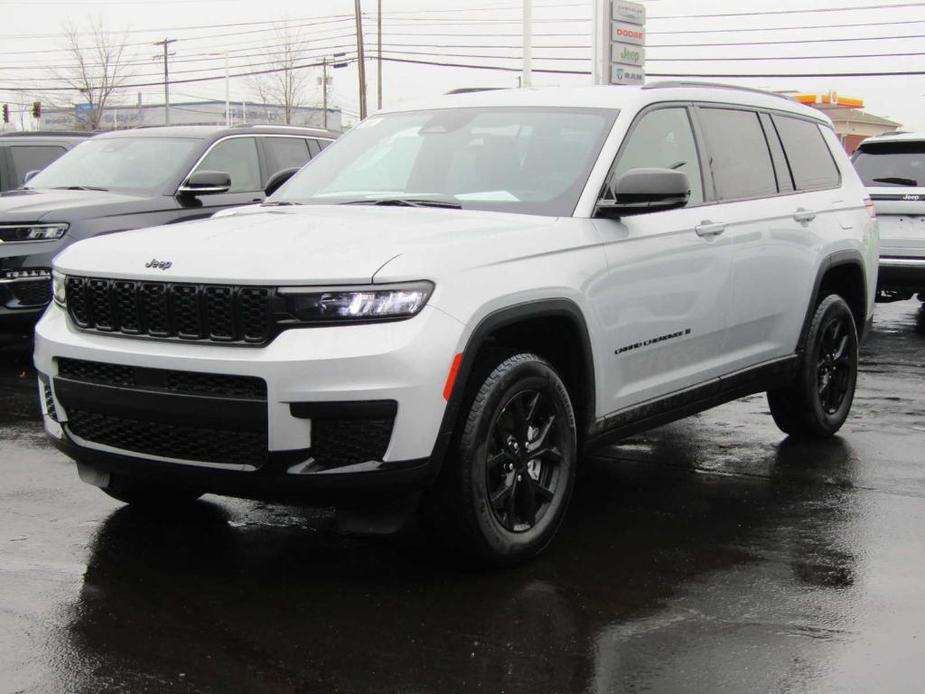 new 2024 Jeep Grand Cherokee car, priced at $43,673