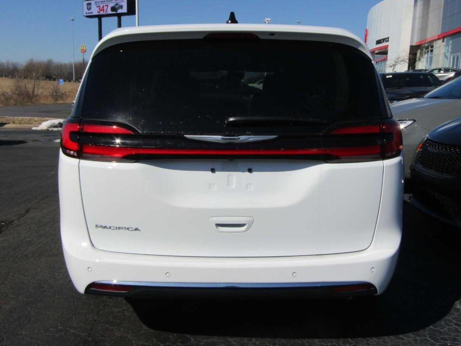 new 2024 Chrysler Pacifica car, priced at $42,040