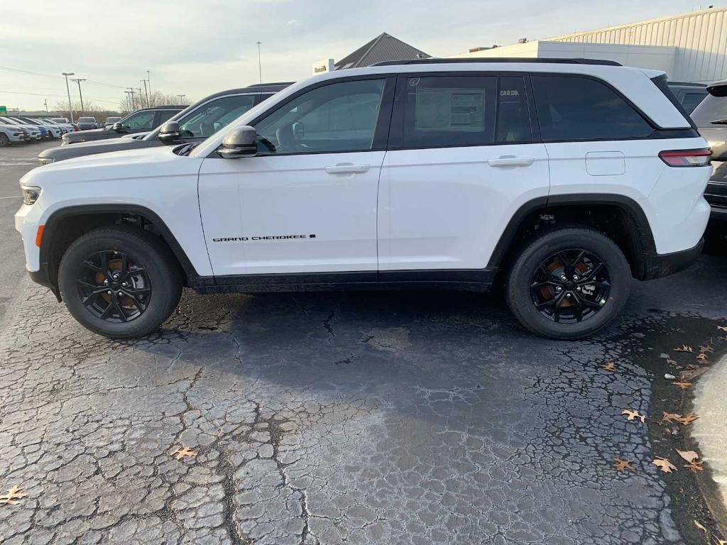 new 2025 Jeep Grand Cherokee car, priced at $42,866