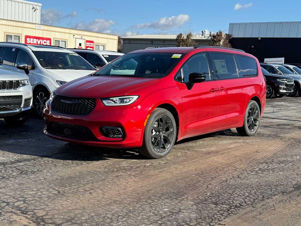 new 2026 Chrysler Pacifica car, priced at $46,437