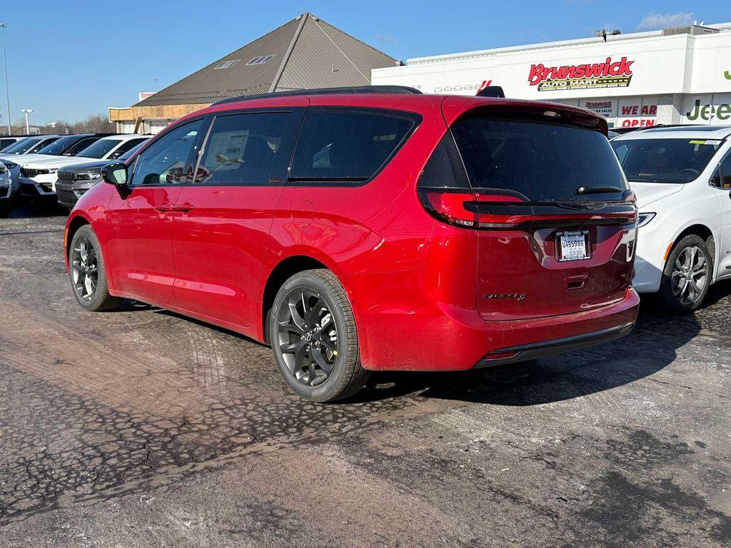 new 2026 Chrysler Pacifica car, priced at $46,437