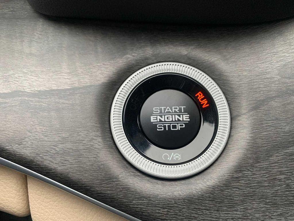 new 2025 Jeep Grand Cherokee car, priced at $40,356