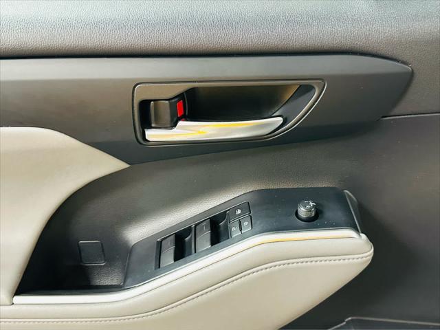 used 2022 Toyota Highlander car, priced at $42,595