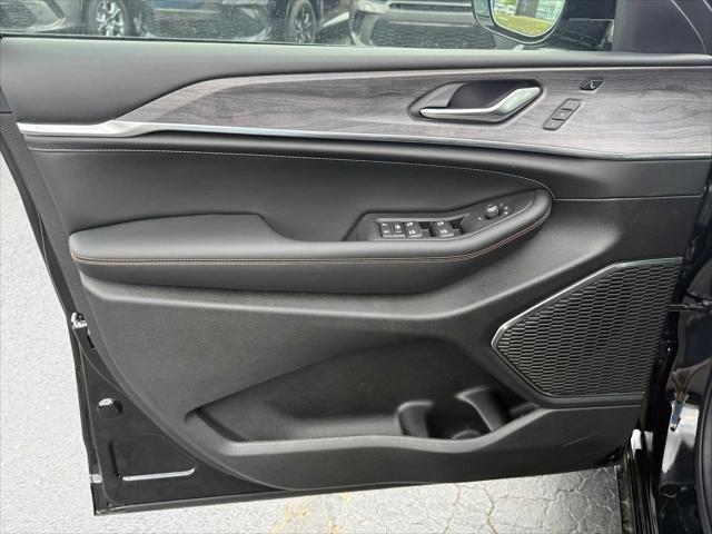 new 2025 Jeep Grand Cherokee car, priced at $61,096