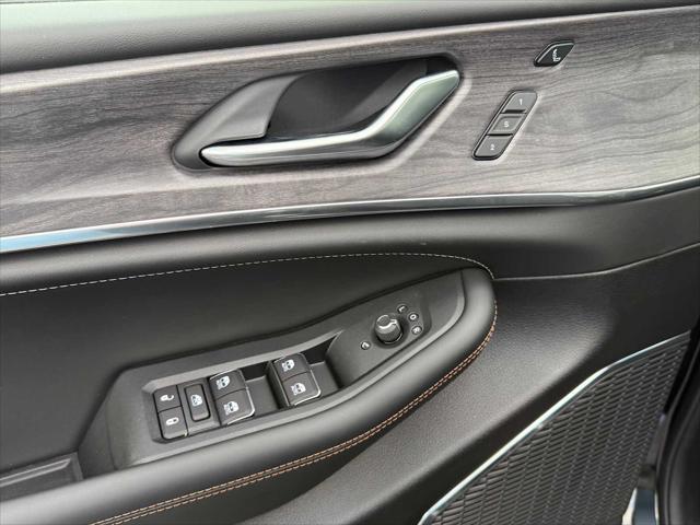 new 2025 Jeep Grand Cherokee car, priced at $61,096