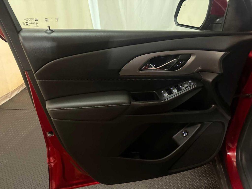 used 2023 Chevrolet Traverse car, priced at $33,225