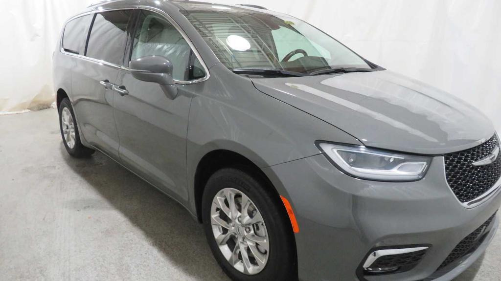 used 2021 Chrysler Pacifica car, priced at $34,792