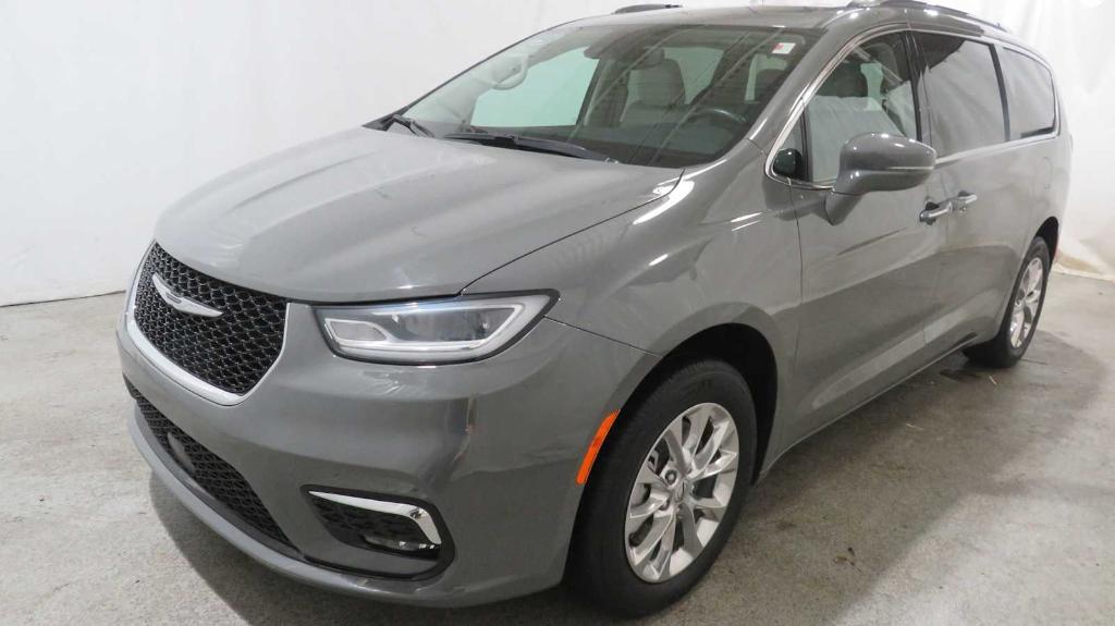 used 2021 Chrysler Pacifica car, priced at $35,302