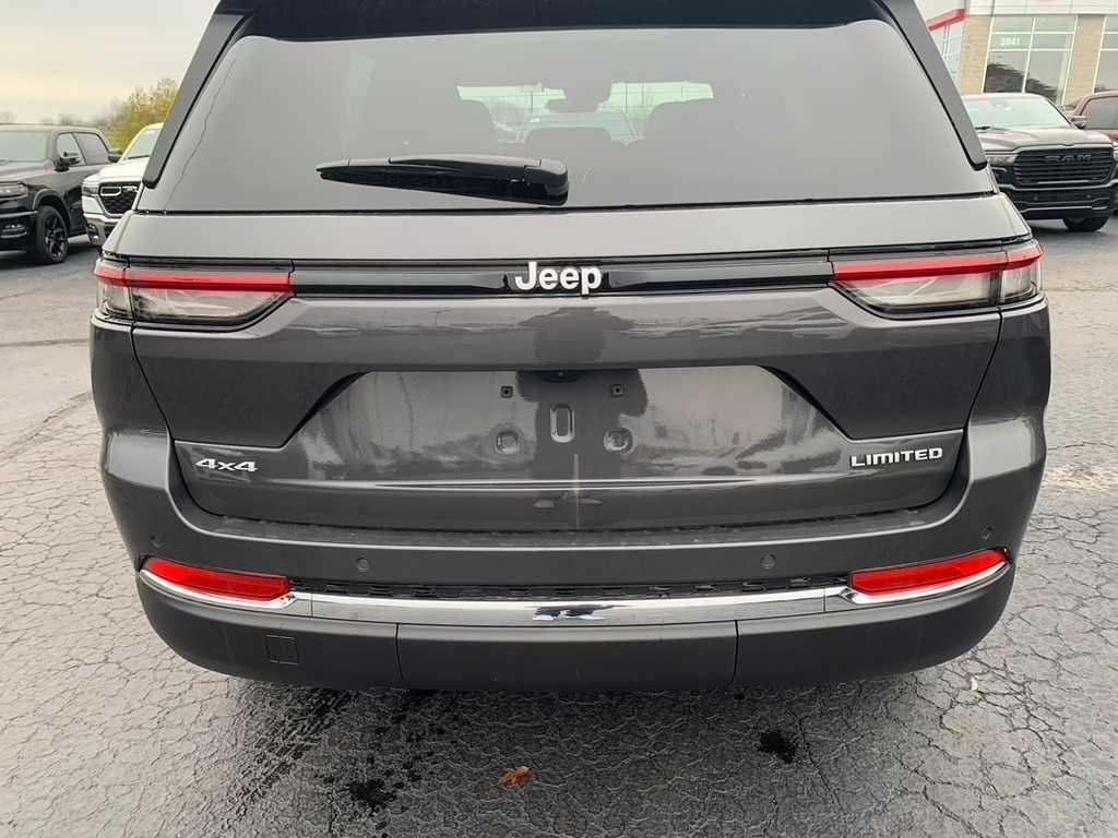 new 2025 Jeep Grand Cherokee car, priced at $46,821