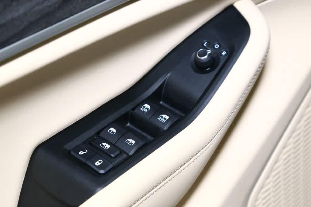 used 2023 Jeep Grand Cherokee car, priced at $37,188