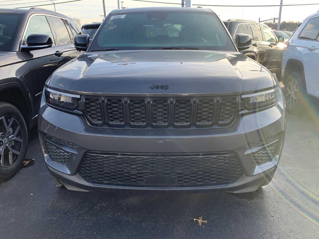 new 2025 Jeep Grand Cherokee car, priced at $44,882