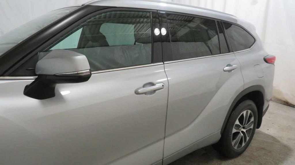 used 2022 Toyota Highlander car, priced at $40,711