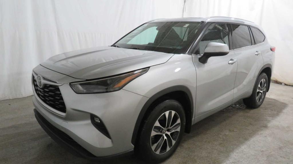 used 2022 Toyota Highlander car, priced at $40,711