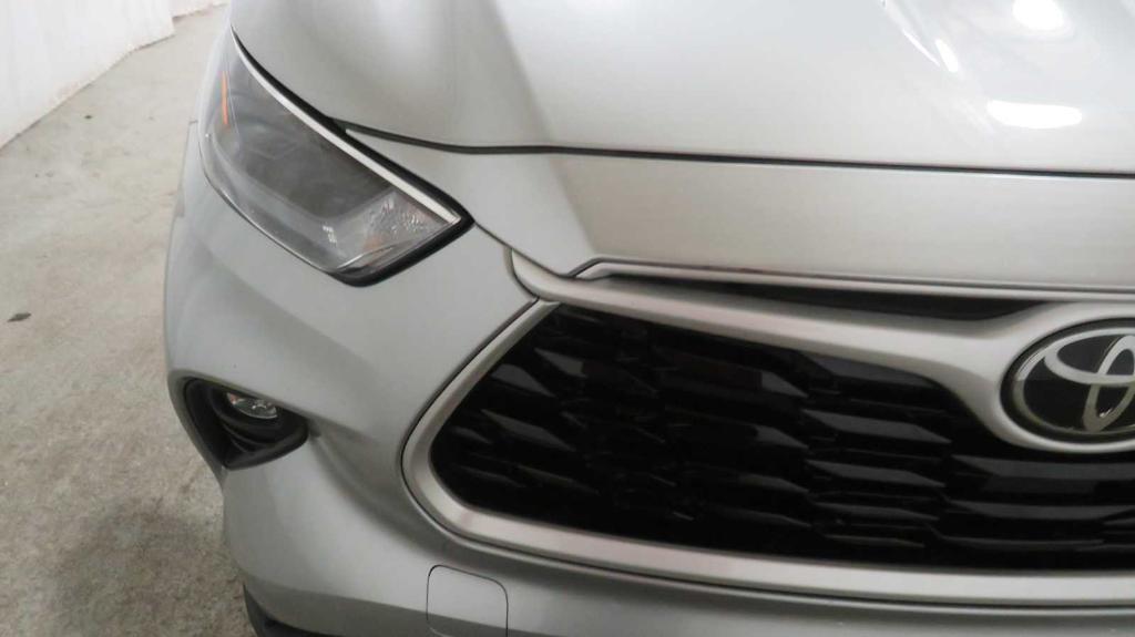 used 2022 Toyota Highlander car, priced at $40,711