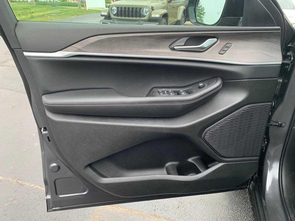 new 2025 Jeep Grand Cherokee L car, priced at $46,709